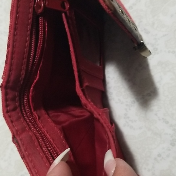 Elegant Red Wallet with Brown Accents - Picture 6 of 9